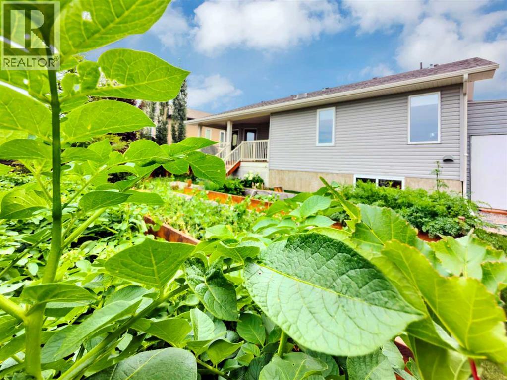Listing photo – 128 12 Ave NE, Sundre