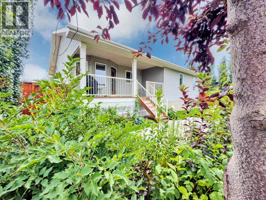 Listing photo – 128 12 Ave NE, Sundre