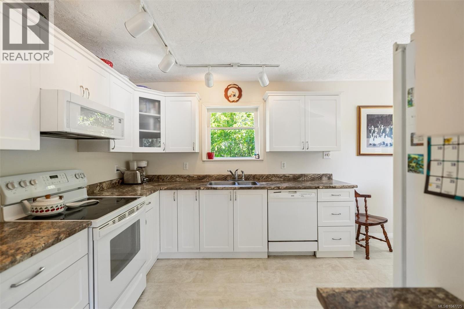 9220 East Saanich Rd, North Saanich