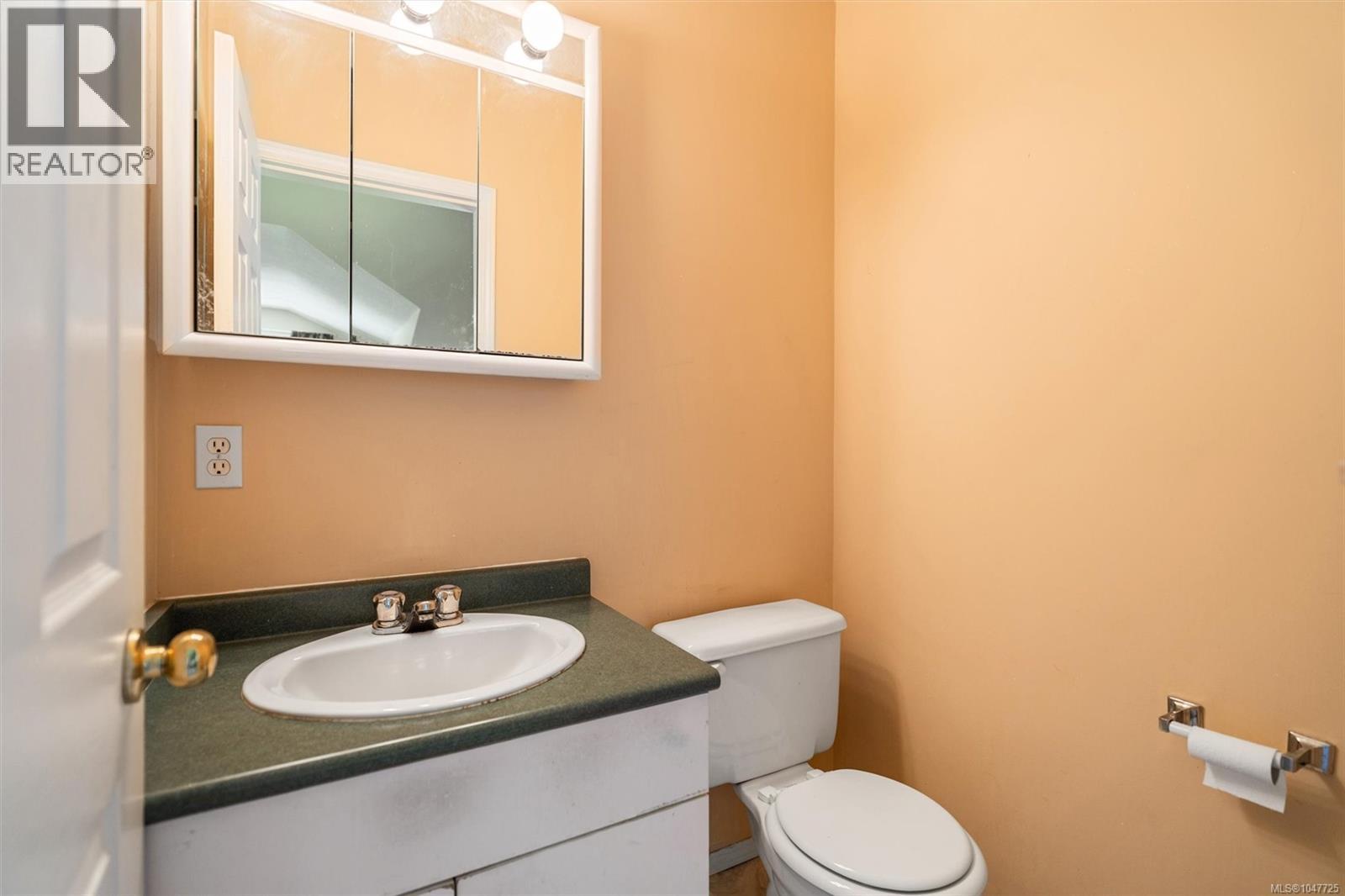 9220 East Saanich Rd, North Saanich