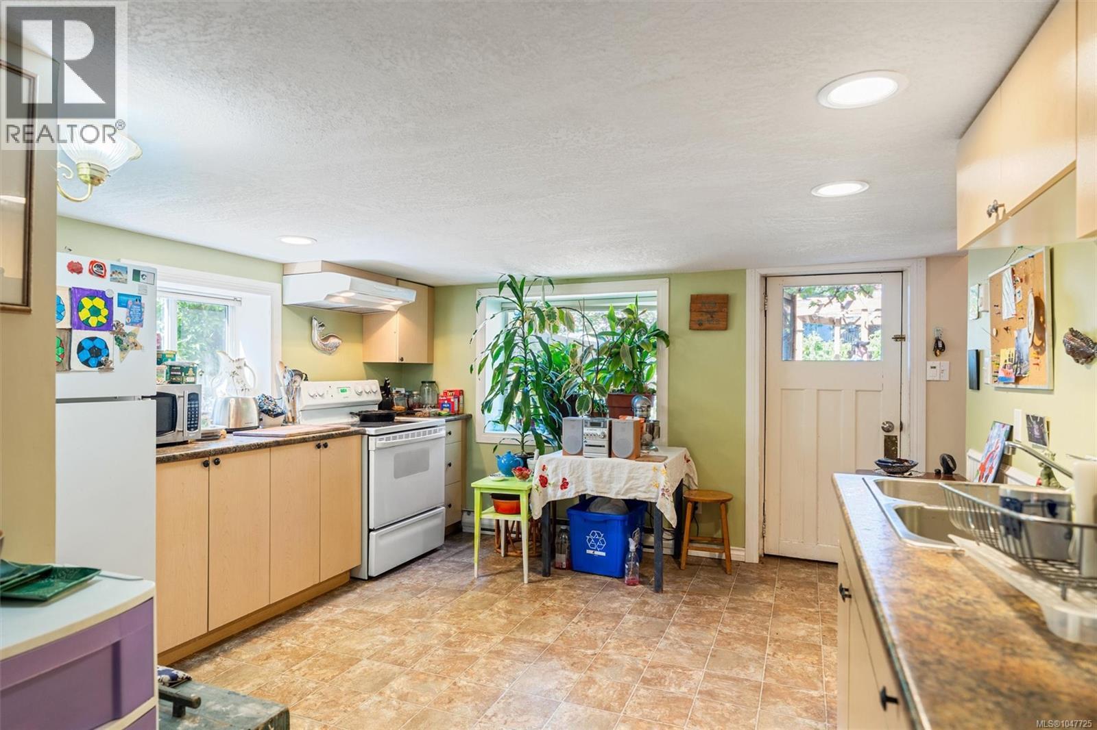 9220 East Saanich Rd - 46