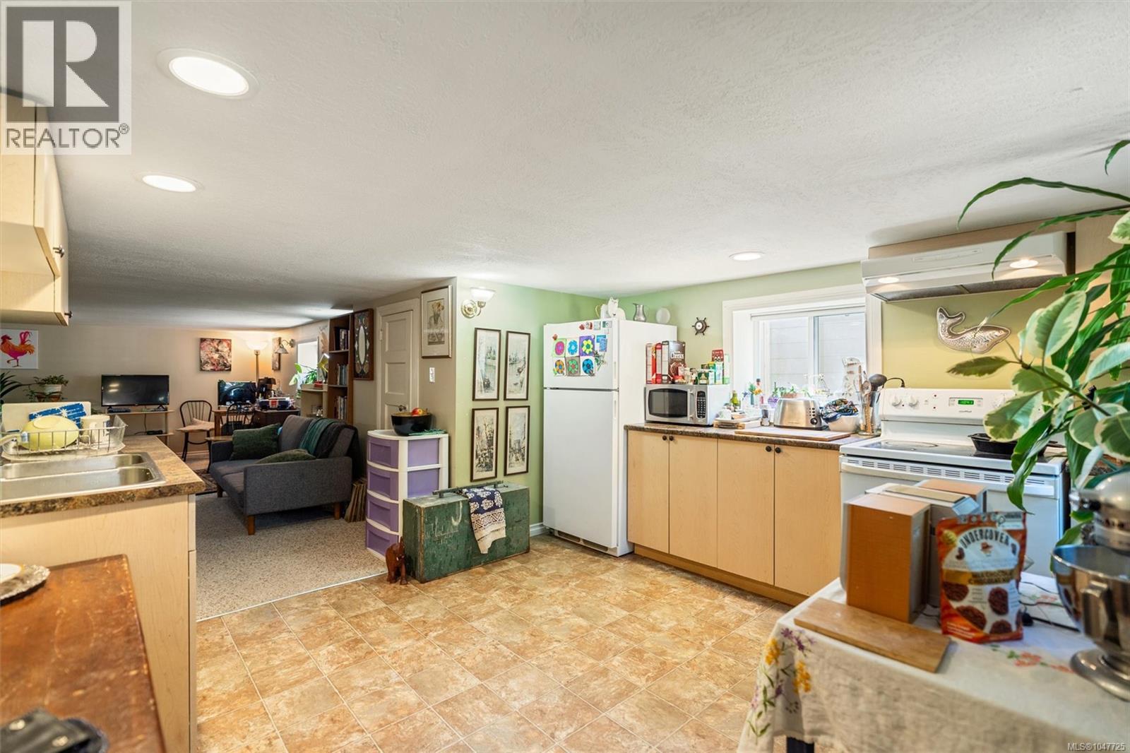 9220 East Saanich Rd, North Saanich