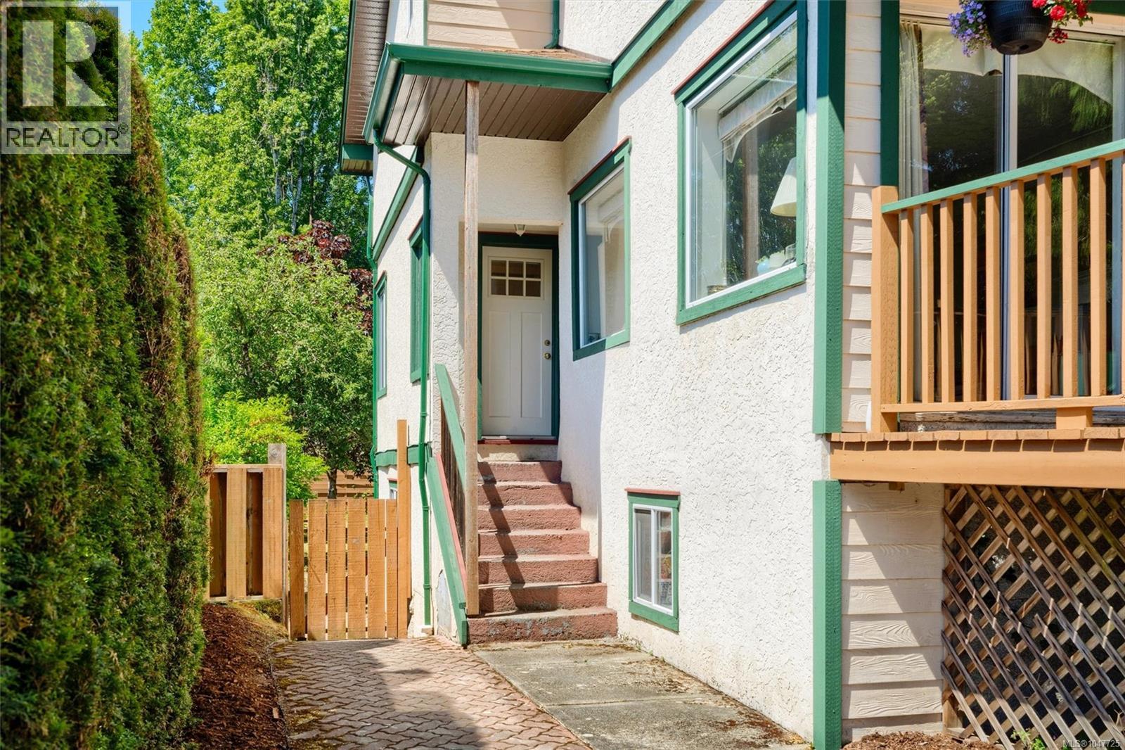 9220 East Saanich Rd - 3