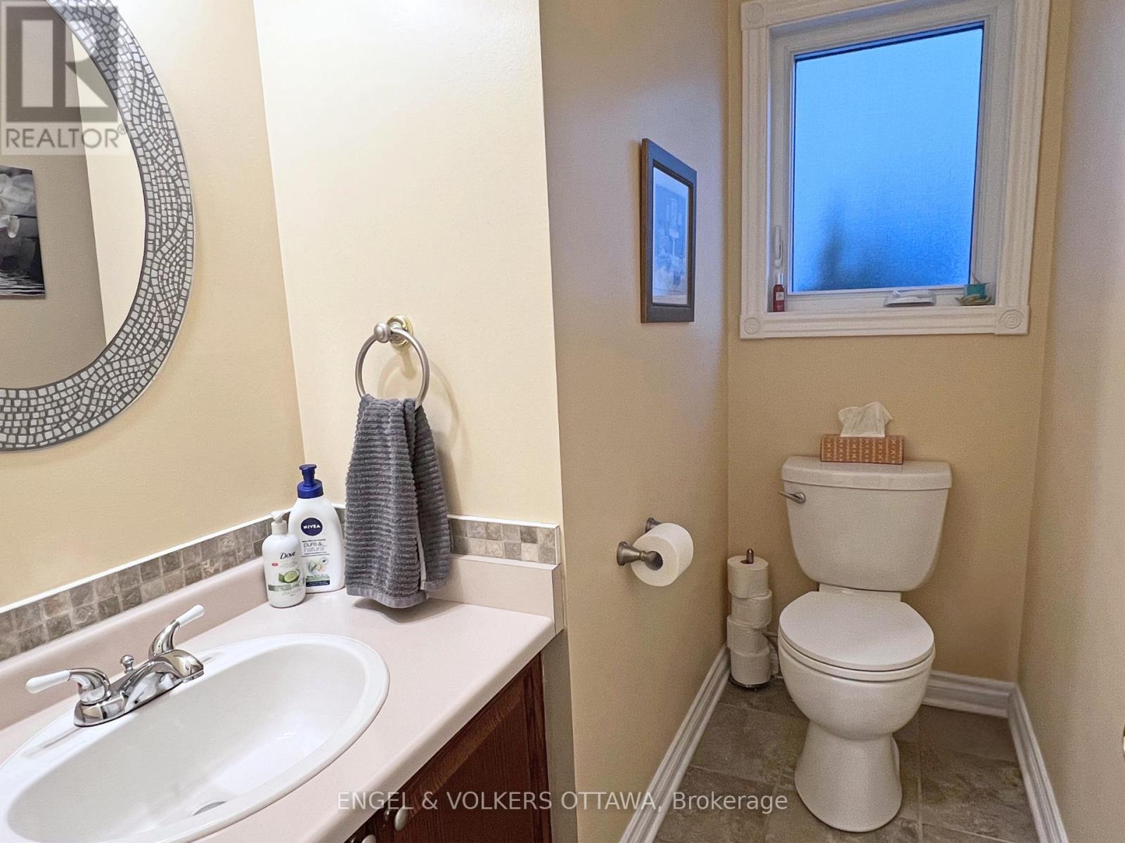 736 HAUTEVIEW CRESCENT - Image 10
