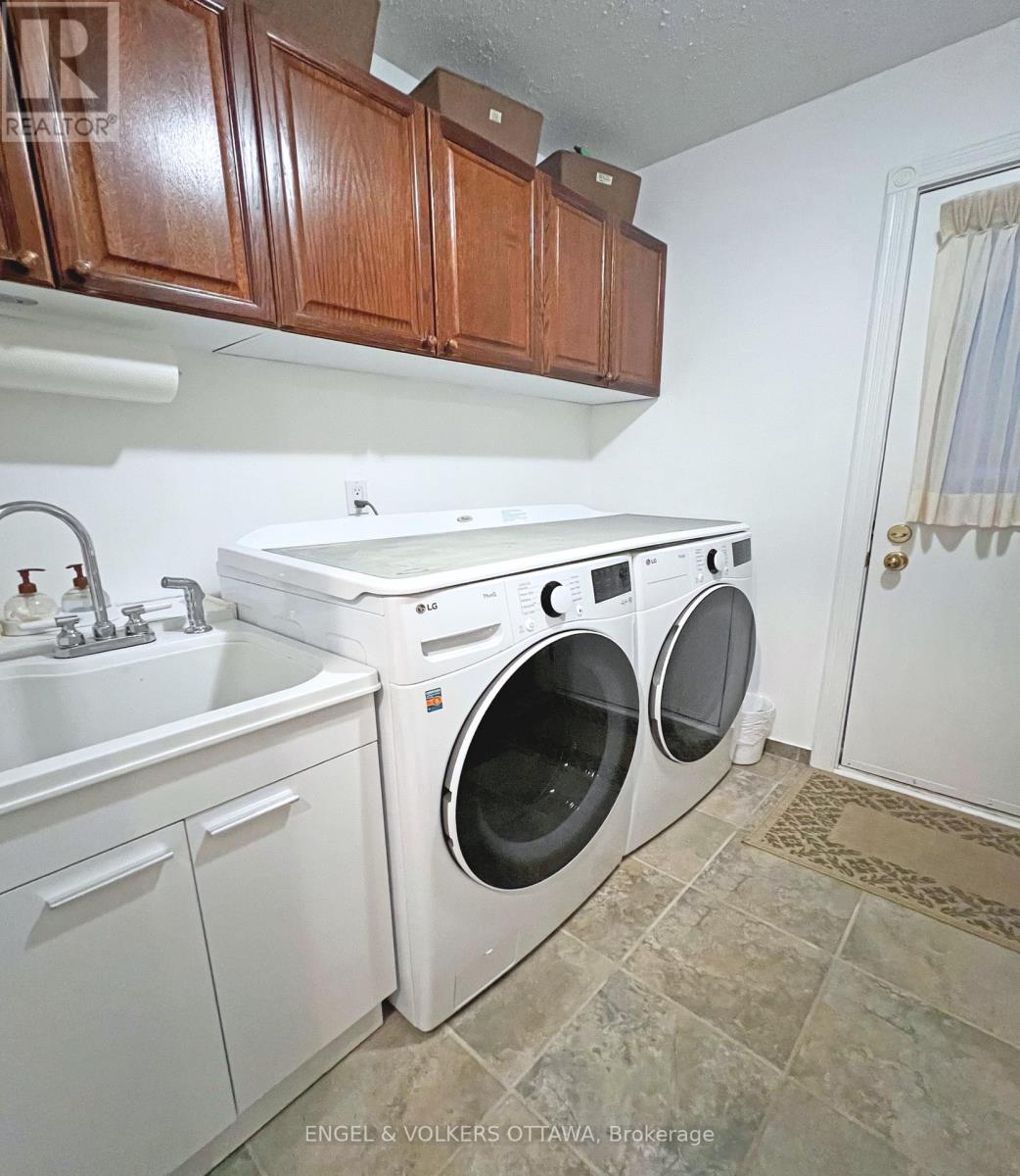 736 HAUTEVIEW CRESCENT - Image 12