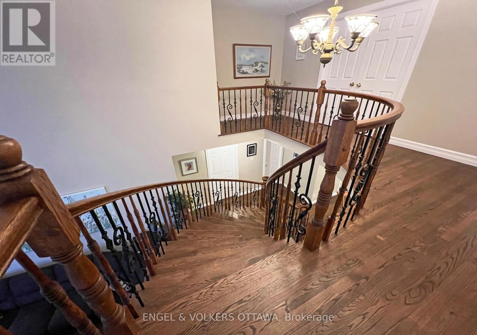 736 HAUTEVIEW CRESCENT - Image 13