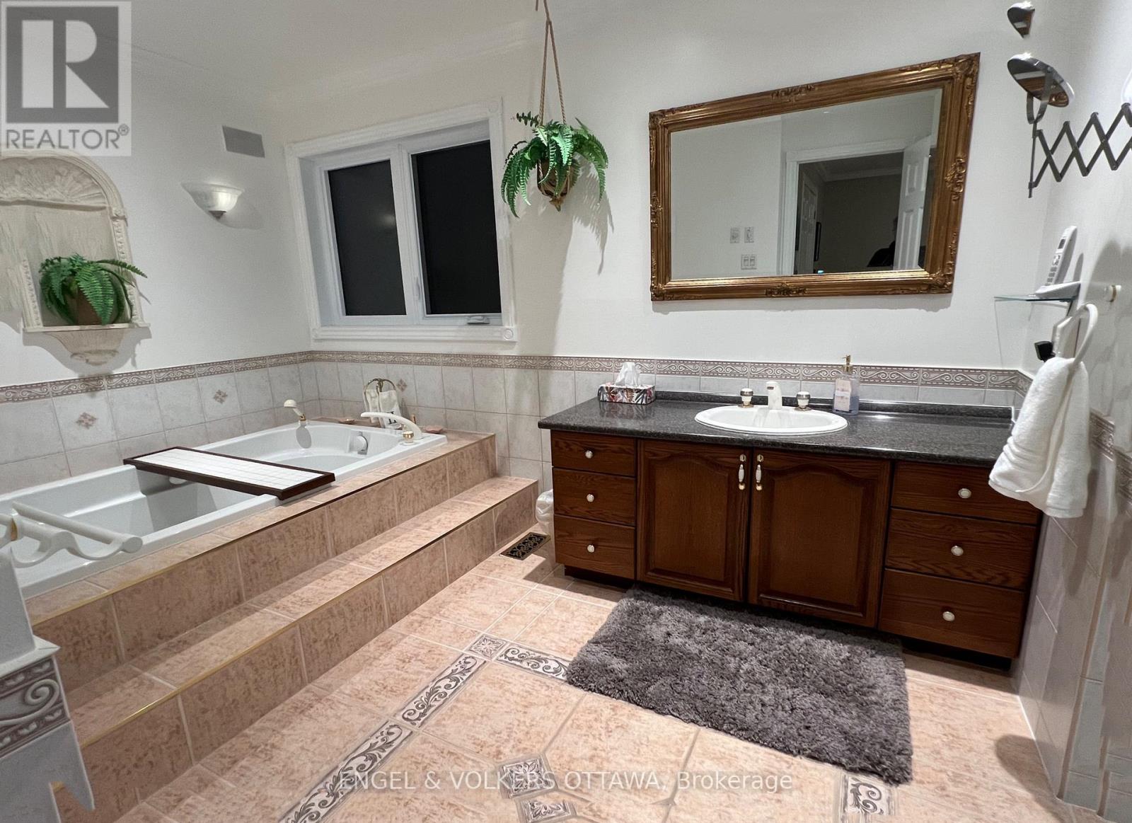 736 HAUTEVIEW CRESCENT - 16