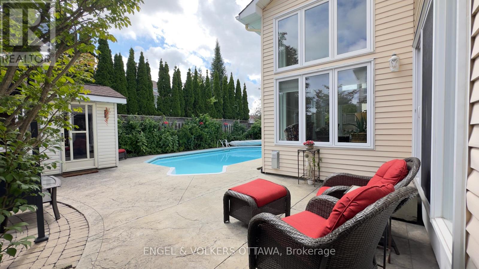 736 HAUTEVIEW CRESCENT - 24
