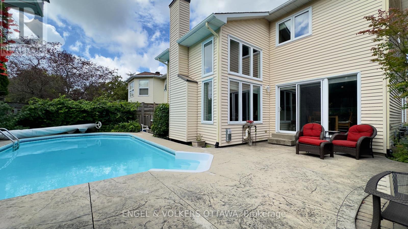 736 HAUTEVIEW CRESCENT - 25