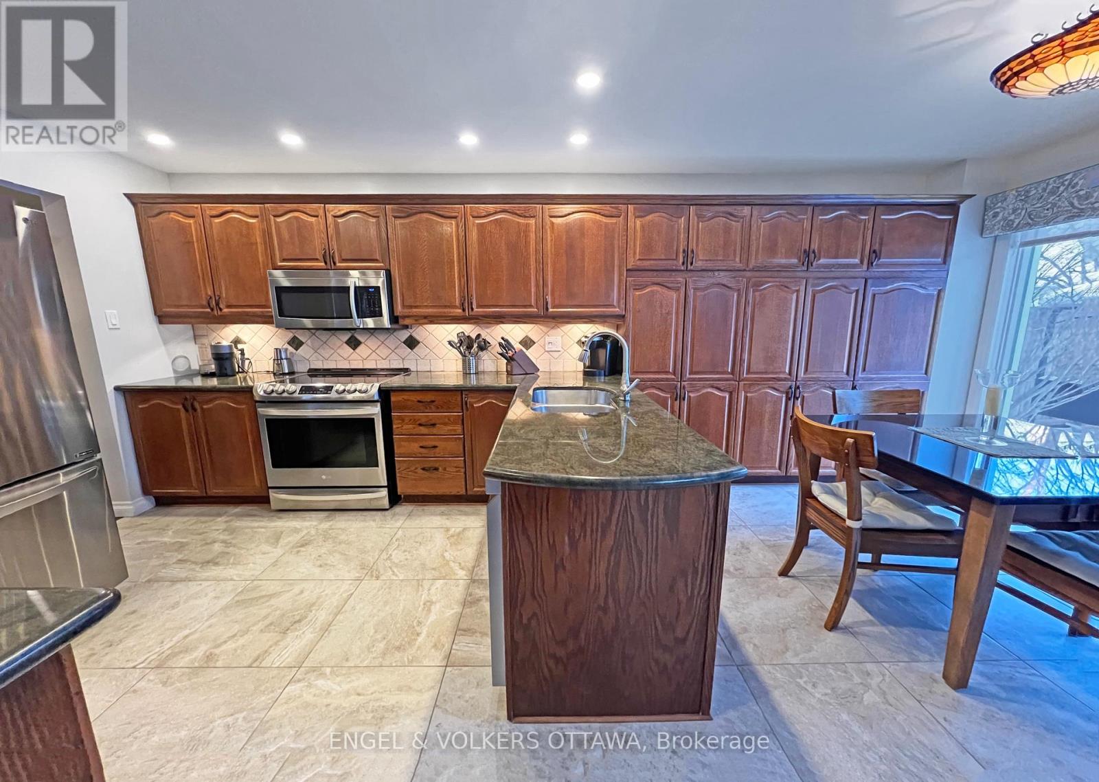 736 HAUTEVIEW CRESCENT - 6
