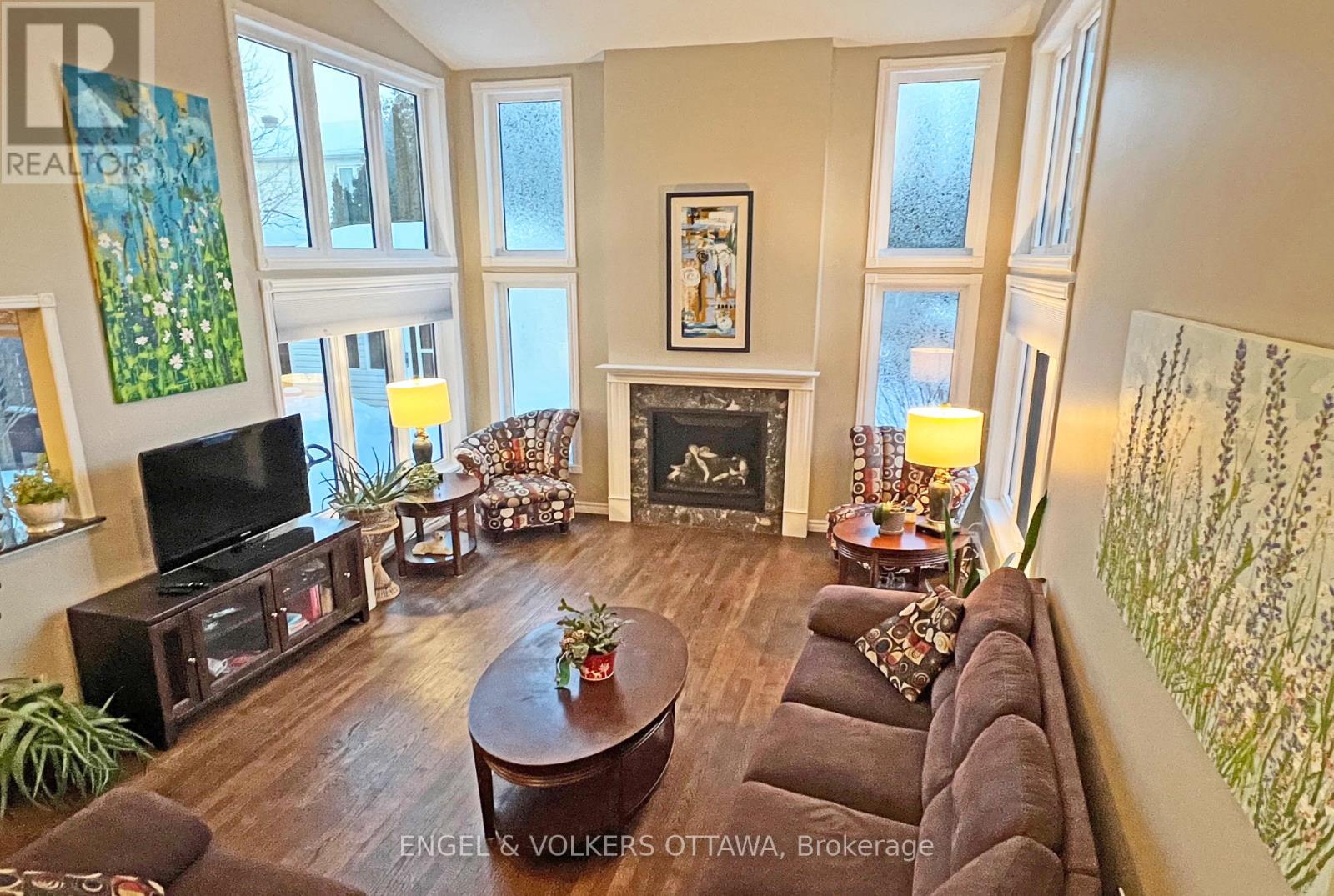 736 HAUTEVIEW CRESCENT - 8