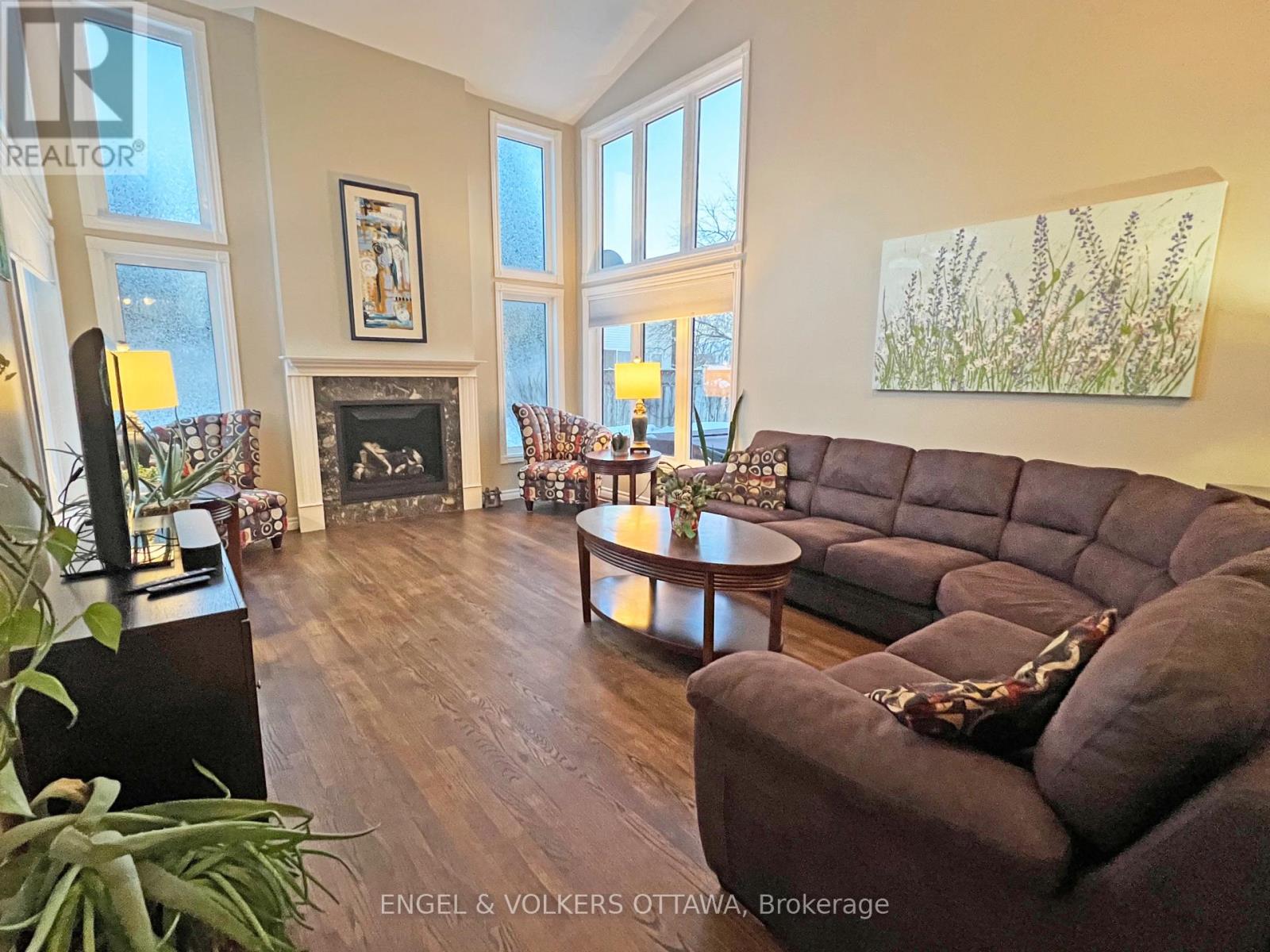 736 HAUTEVIEW CRESCENT - 9