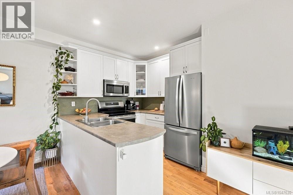 #2 307 Moss St - 11
