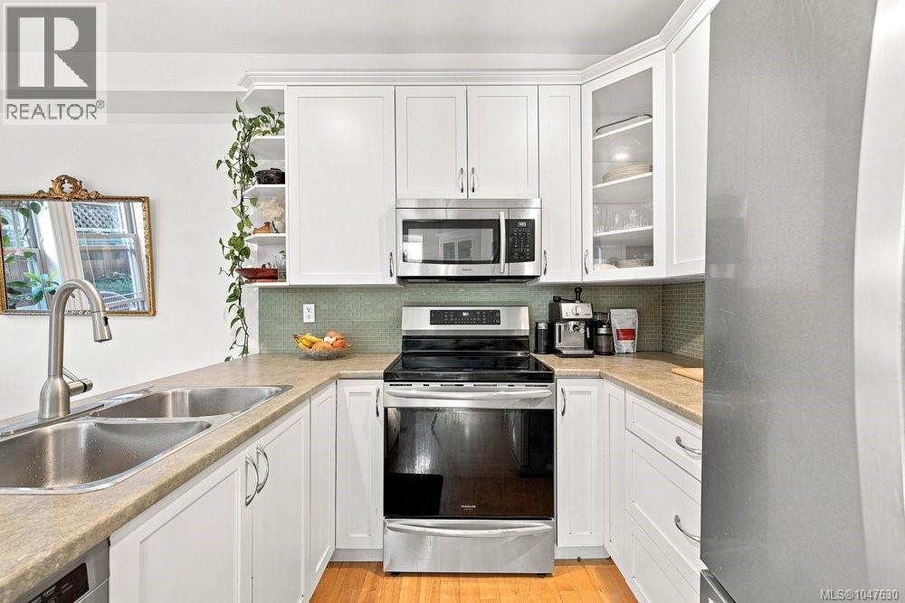 #2 307 Moss St - Image 12
