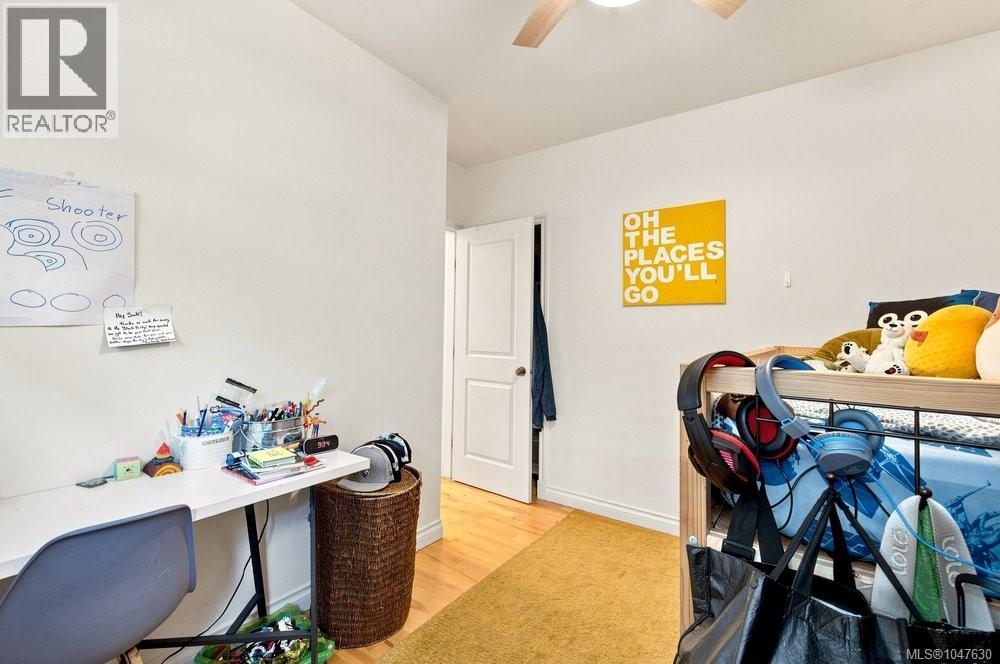 #2 307 Moss St - Image 17