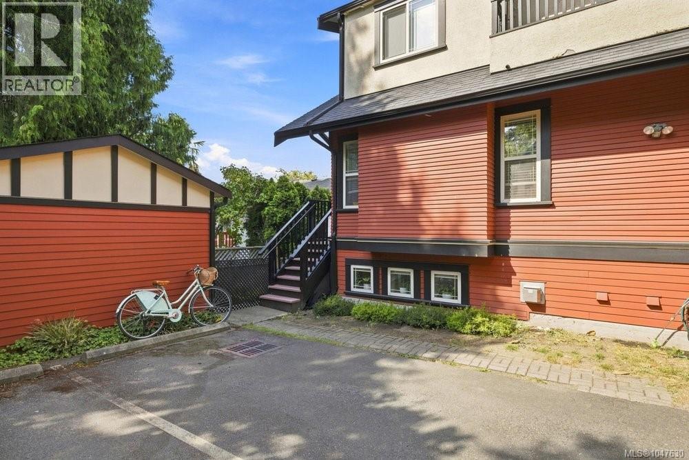 #2 307 Moss St - 30