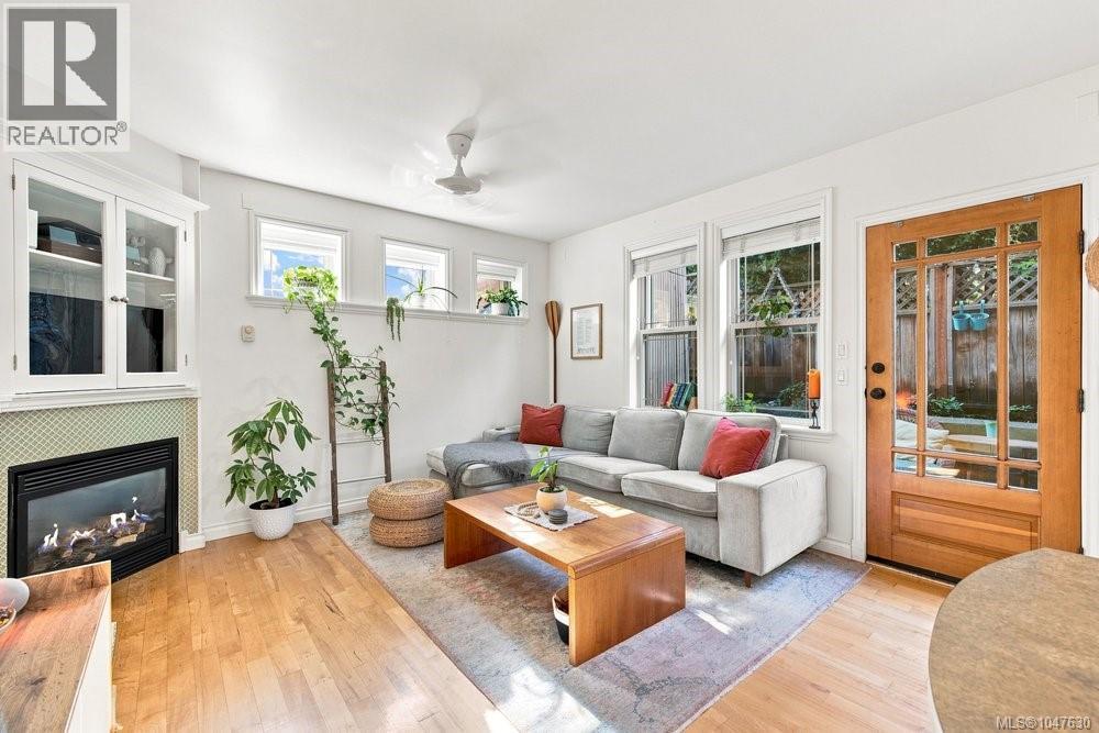 #2 307 Moss St - Image 7