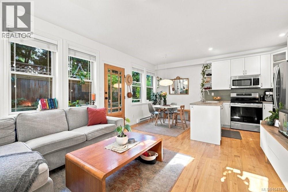 #2 307 Moss St - 9