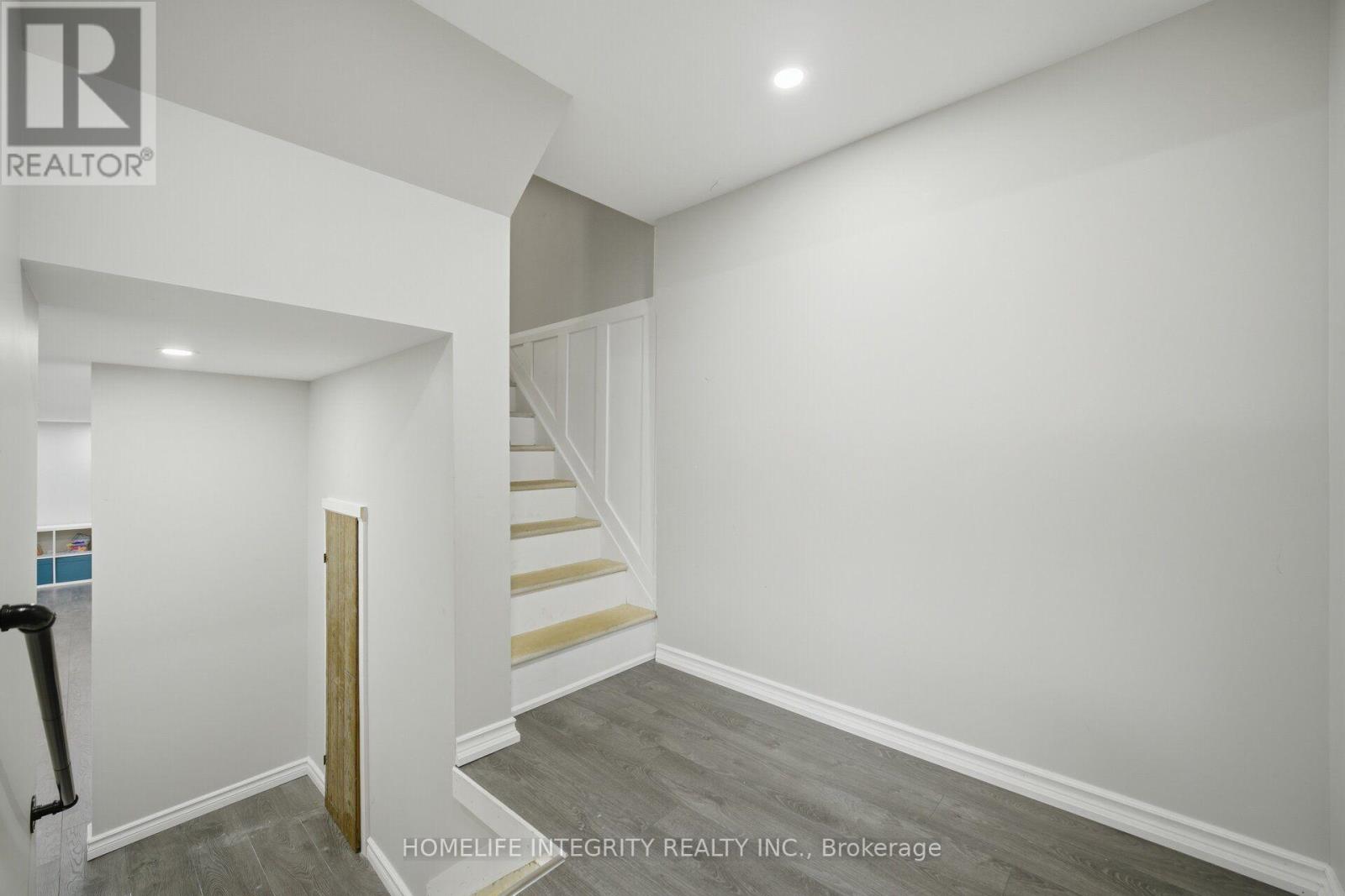52 STEWART AVENUE - 33