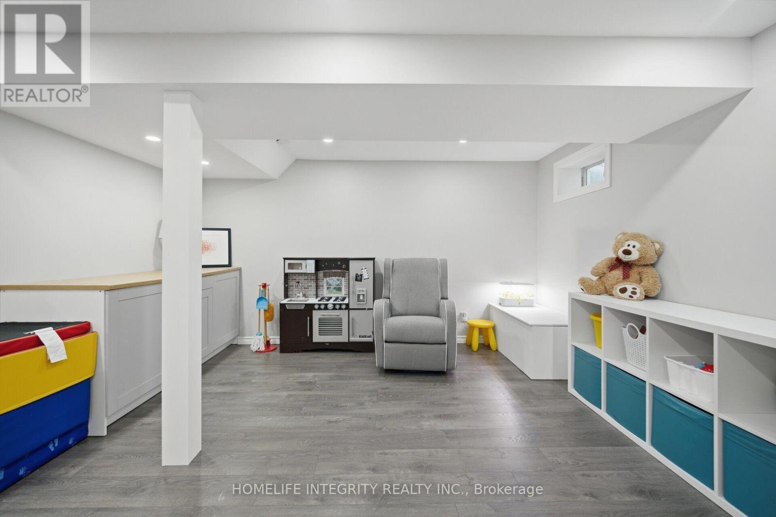 52 STEWART AVENUE - 38