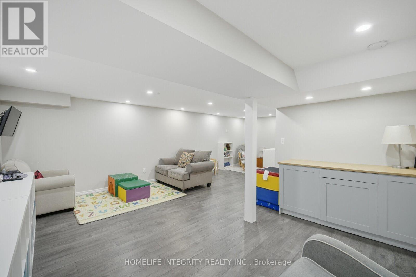 52 STEWART AVENUE - 39
