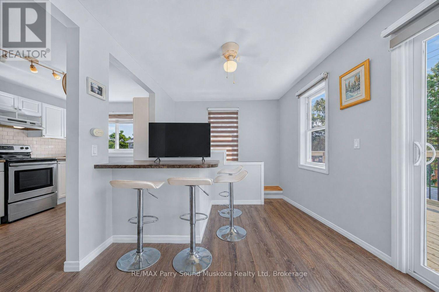 22 AHMIC STREET - 18