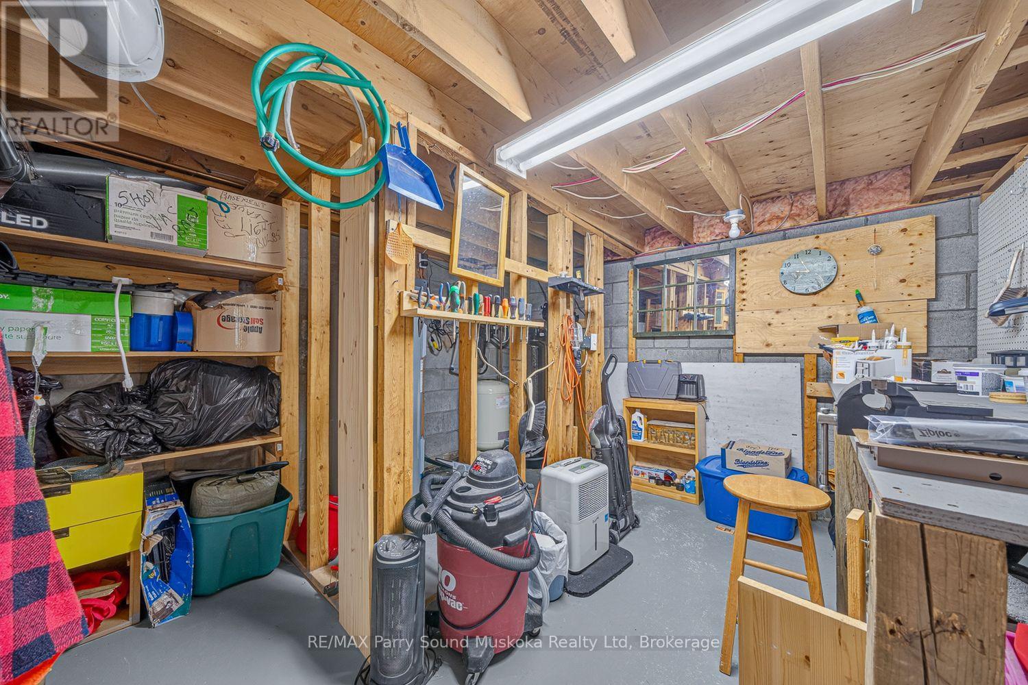 22 AHMIC STREET - 35