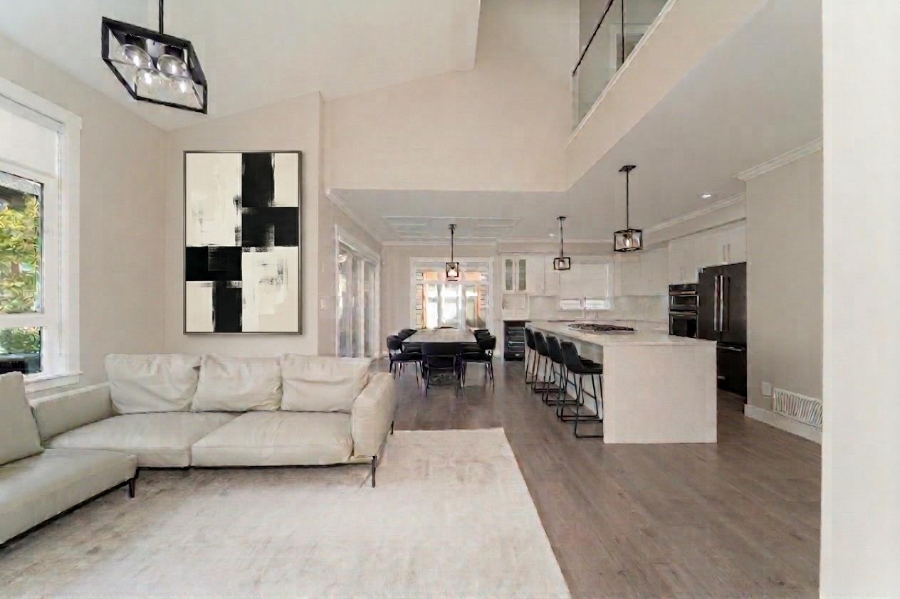 82 17033 FRASER HIGHWAY