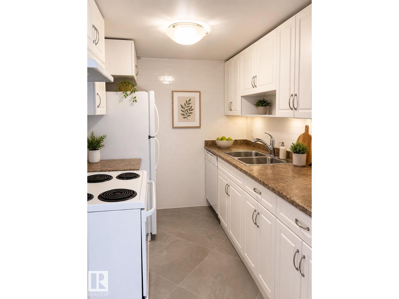 #704 10045 117 ST NW - 3