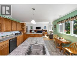 Living room - 402 Seedtree Rd, Sooke, BC V9Z1C2 Photo 14