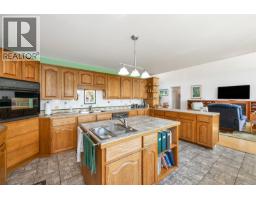 Kitchen - 402 Seedtree Rd, Sooke, BC V9Z1C2 Photo 12