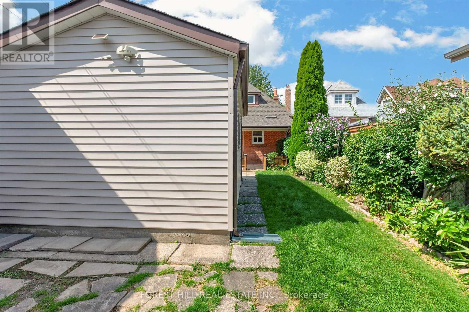 11 YARROW ROAD - 37