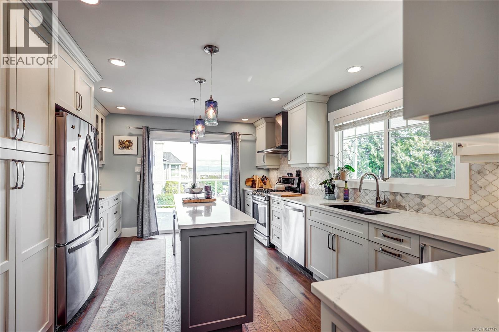 853 Glenhale Cres, Parksville
