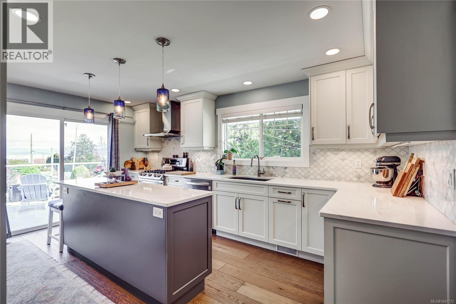 853 Glenhale Cres, Parksville