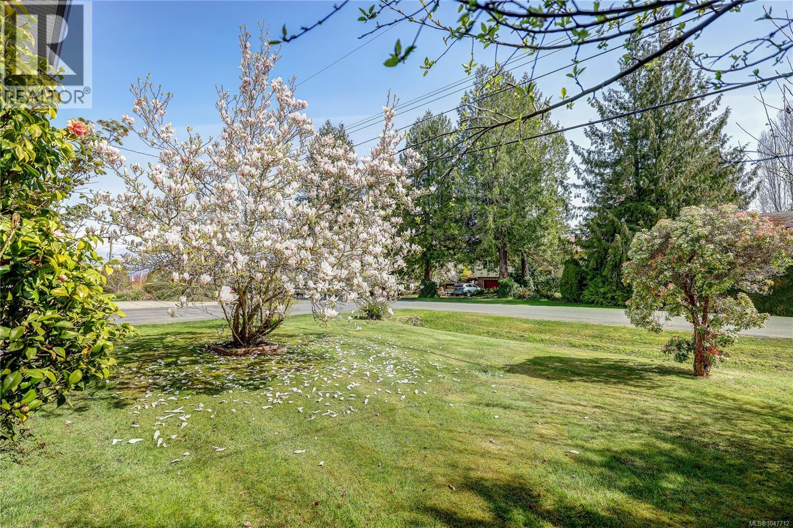 853 Glenhale Cres, Parksville