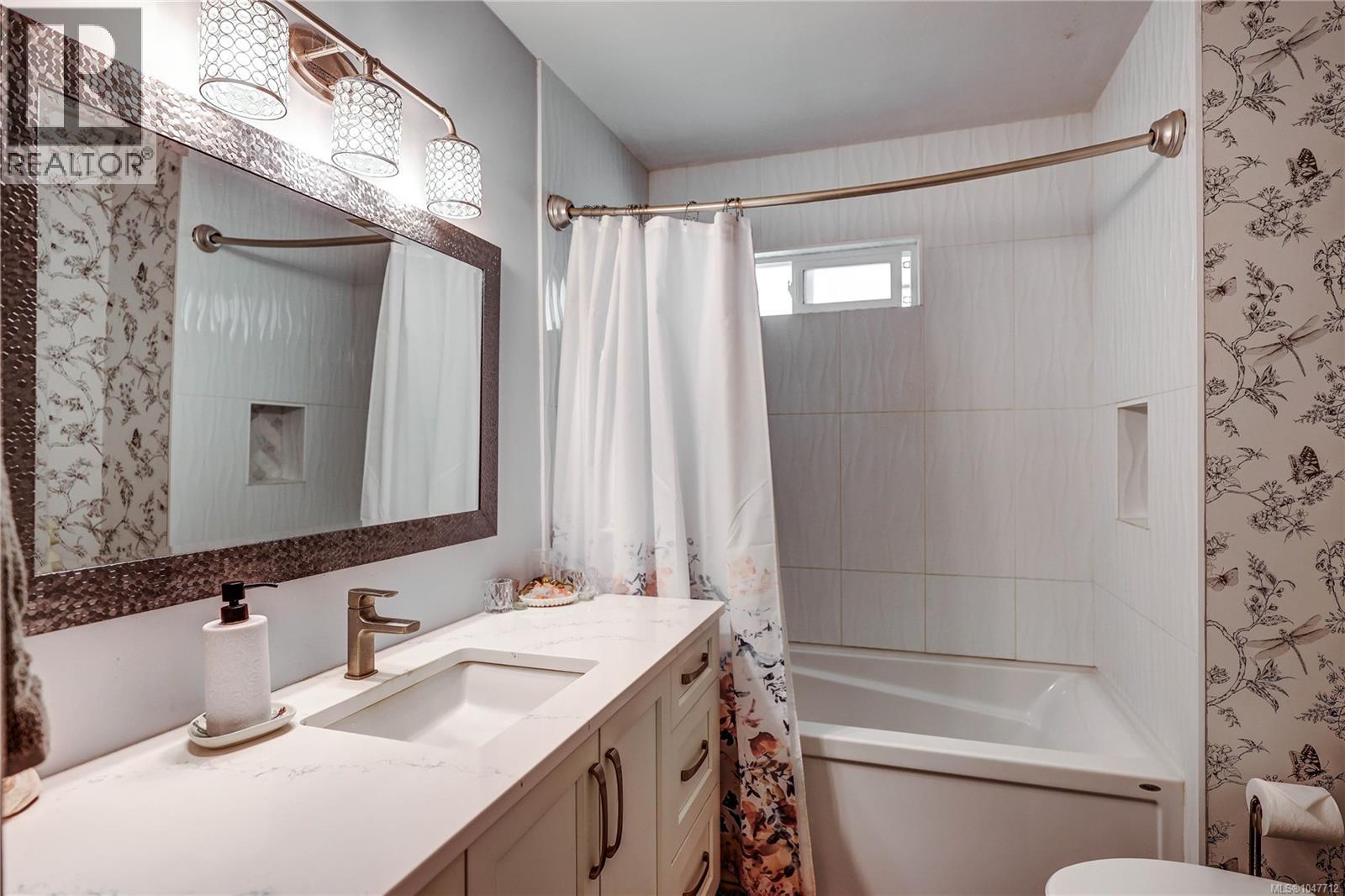 853 Glenhale Cres, Parksville
