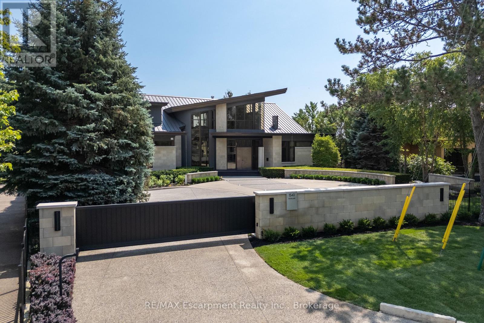 Photo of 1540 WATERSEDGE Road