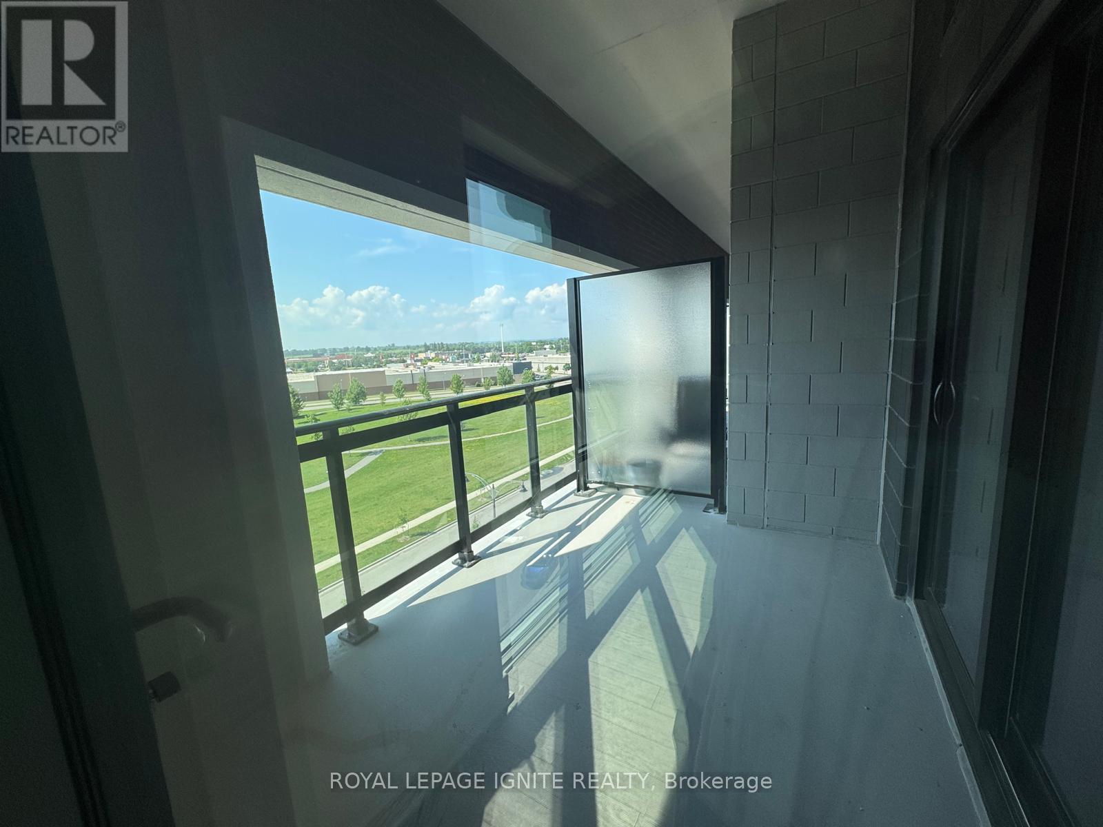 #611 51 CLARINGTON BOULEVARD - 17