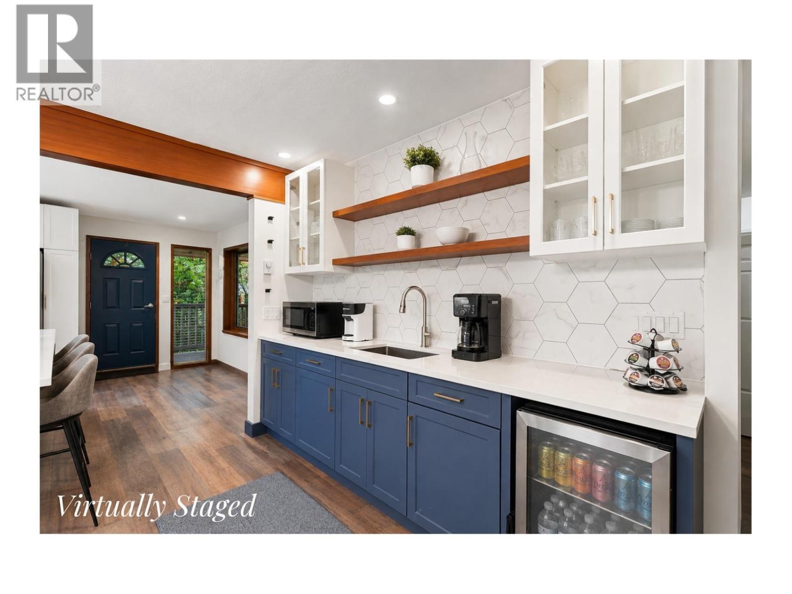 1523 GRANDVIEW ROAD, Gibsons