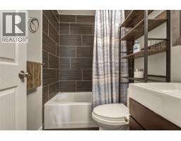 Foyer - 2228 Linea Crescent, Lumby, BC V0E2G0 Photo 16