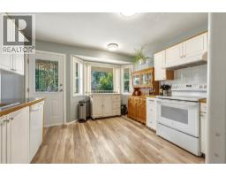 Living room - 2228 Linea Crescent, Lumby, BC V0E2G0 Photo 10