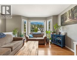 4pc Ensuite bath - 2228 Linea Crescent, Lumby, BC V0E2G0 Photo 6