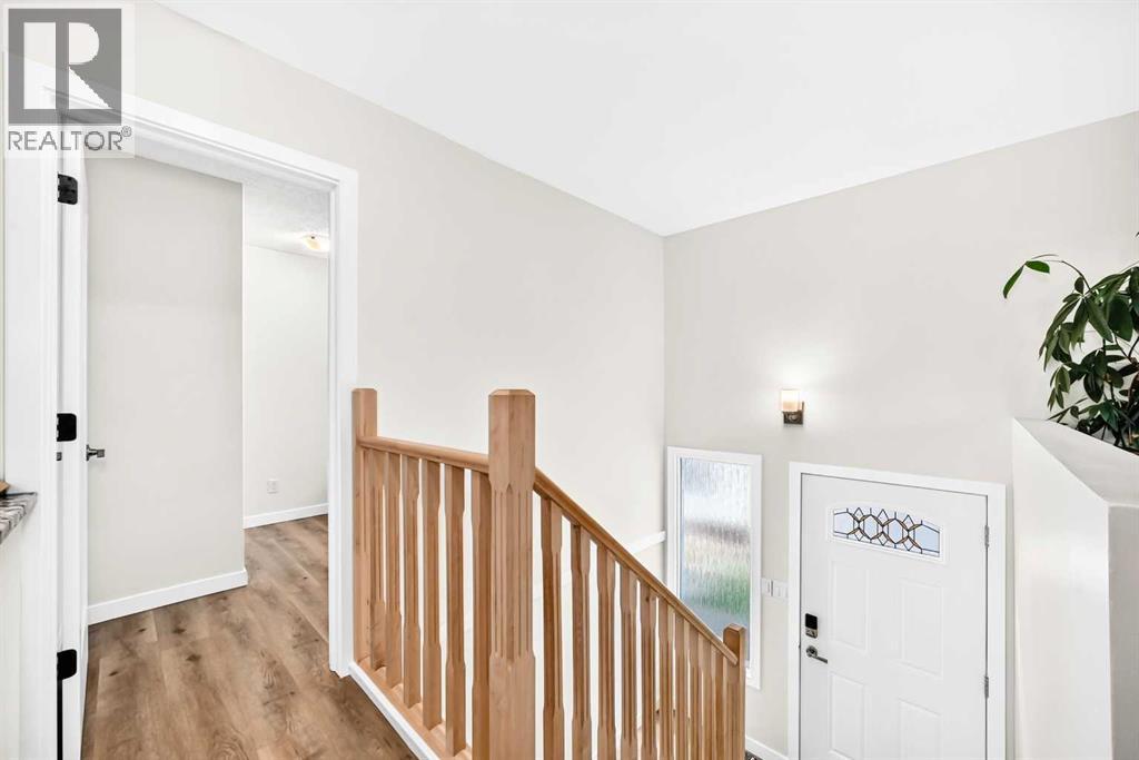 B, 109 Stanley Avenue, Okotoks photo 4