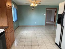 89070 16 Highway, Neepawa, MB R0J1H0 Photo 6