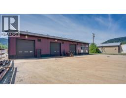 1453 Dyffryn Road, Lumby, BC V0E2G0 Photo 33