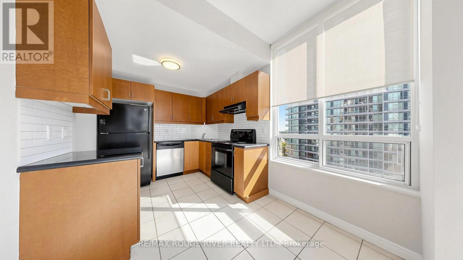#1003 28 BYNG AVENUE - 11