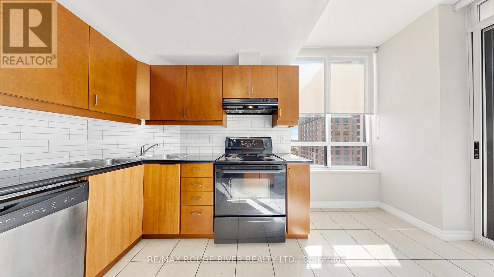 #1003 28 BYNG AVENUE - 13