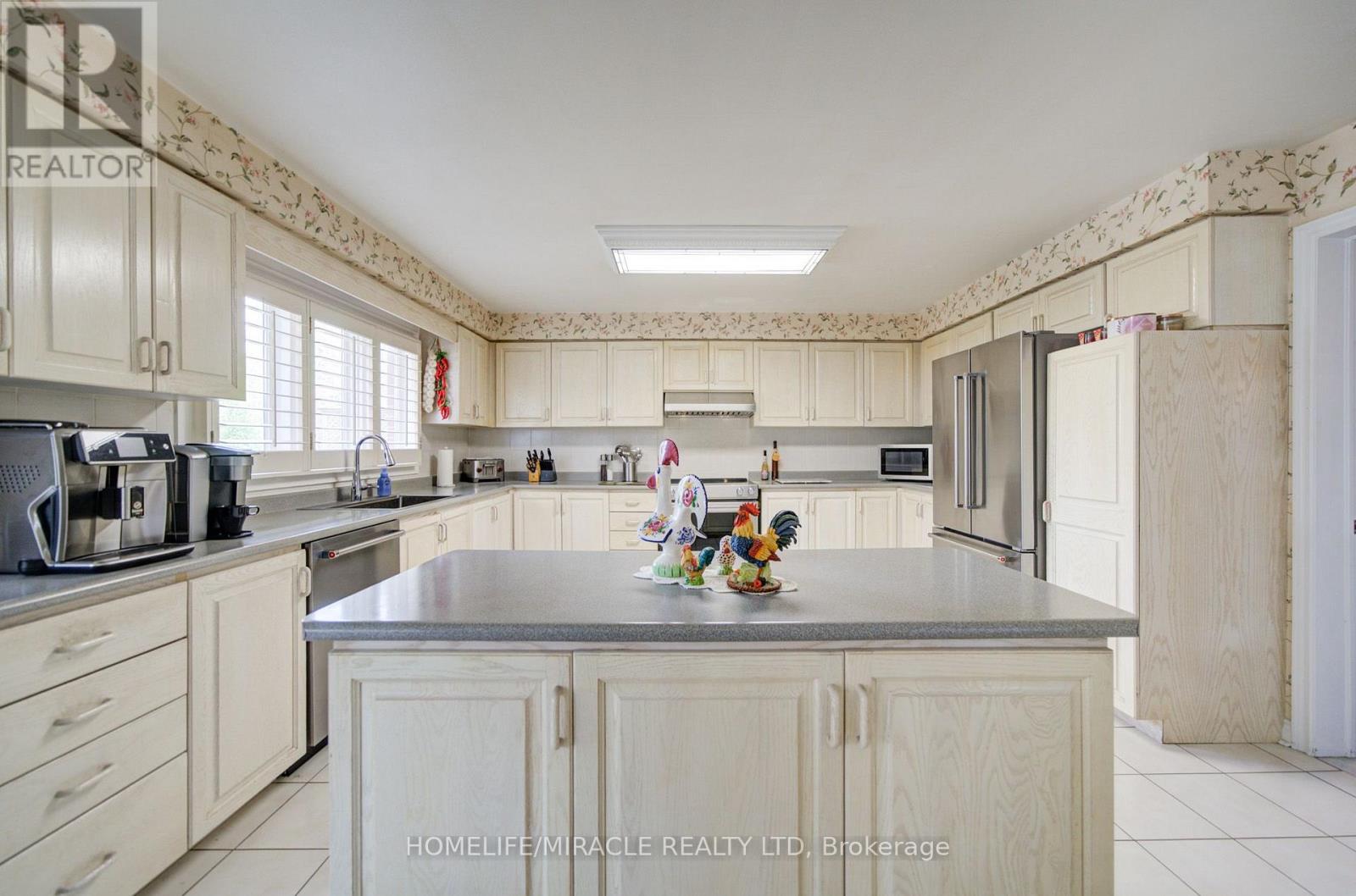 756 KINGSMERE AVENUE - 19