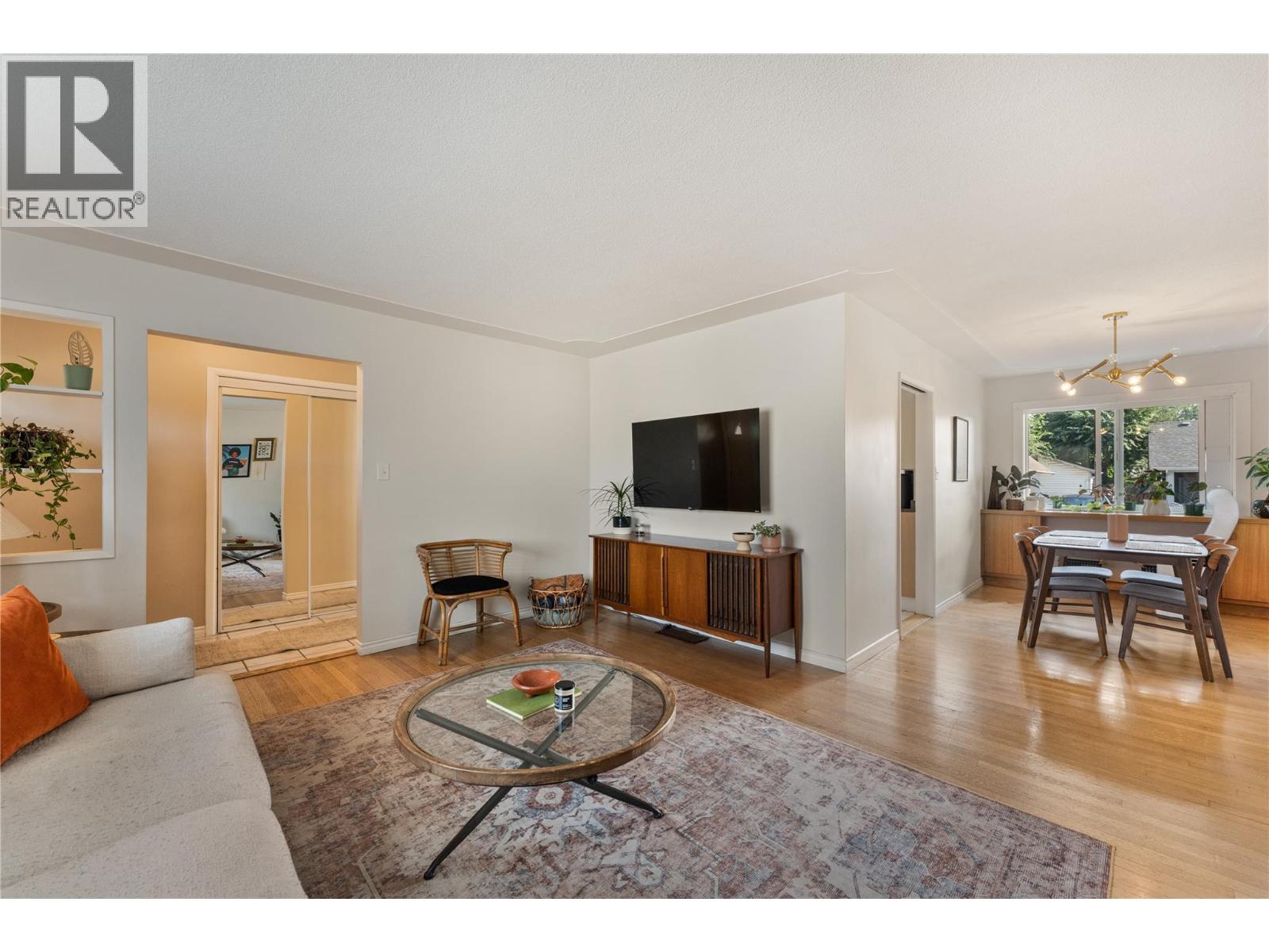 811 Martin Avenue, Kelowna