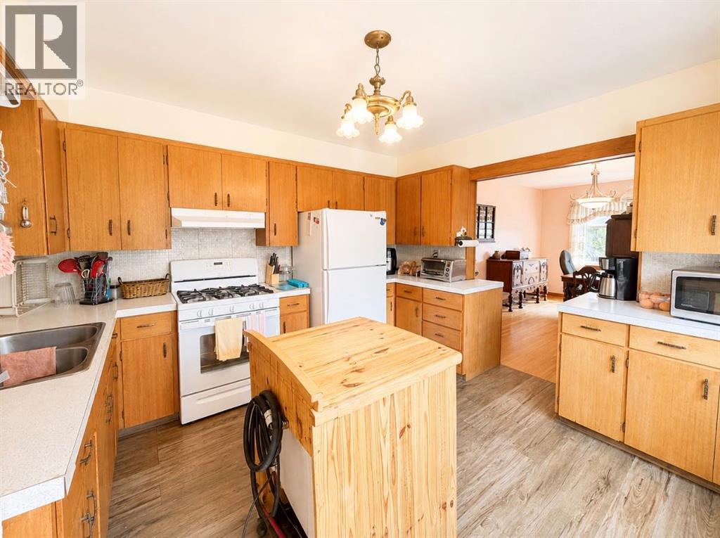 56 1 Street W - 21